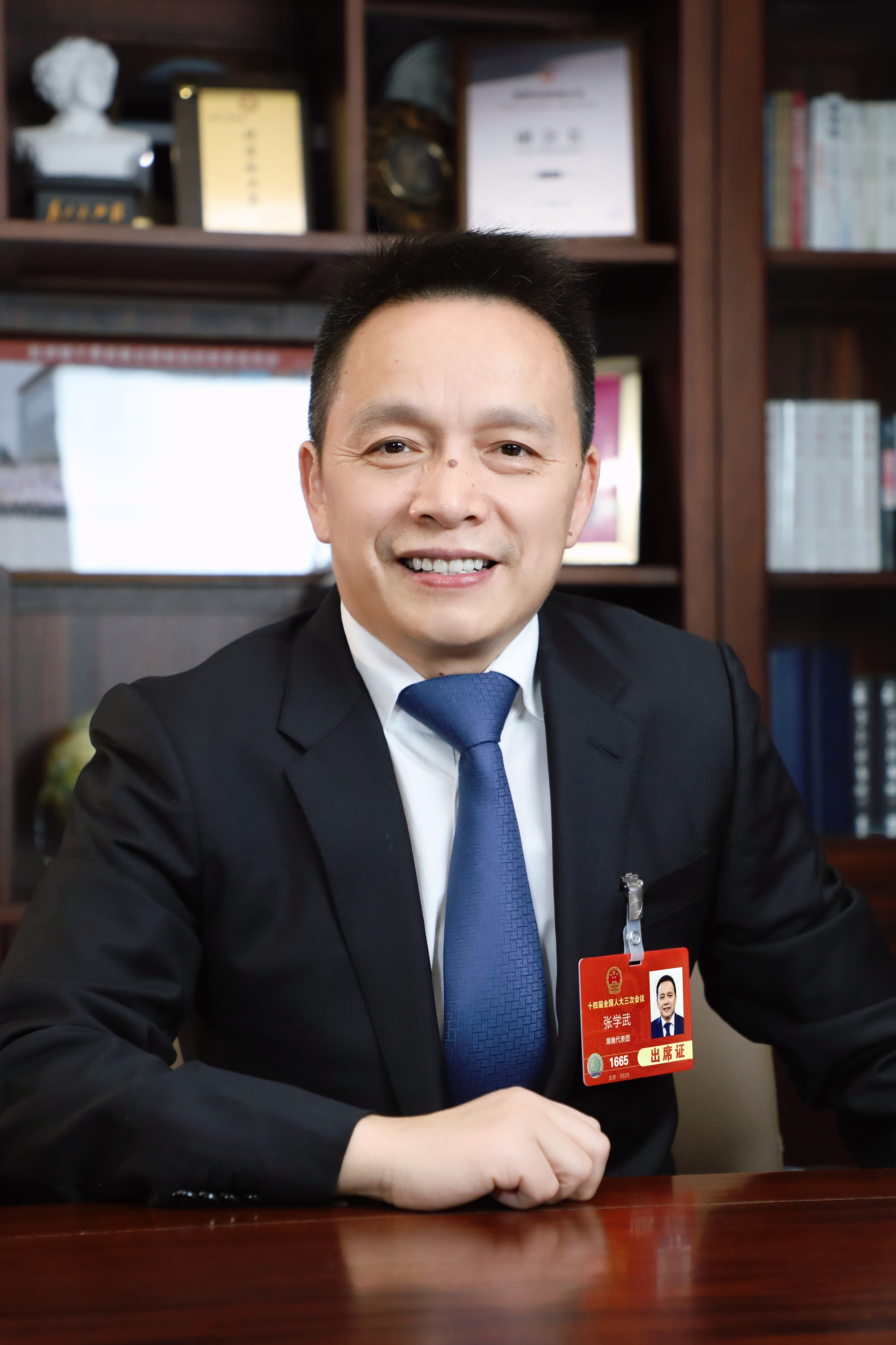 2025兩會(huì) 全國(guó)人大代表、鹽津鋪?zhàn)佣麻L(zhǎng)張學(xué)武赴京履職 2025兩會(huì) 全國(guó)人大代表、鹽津鋪?zhàn)佣麻L(zhǎng)張學(xué)武赴京履職